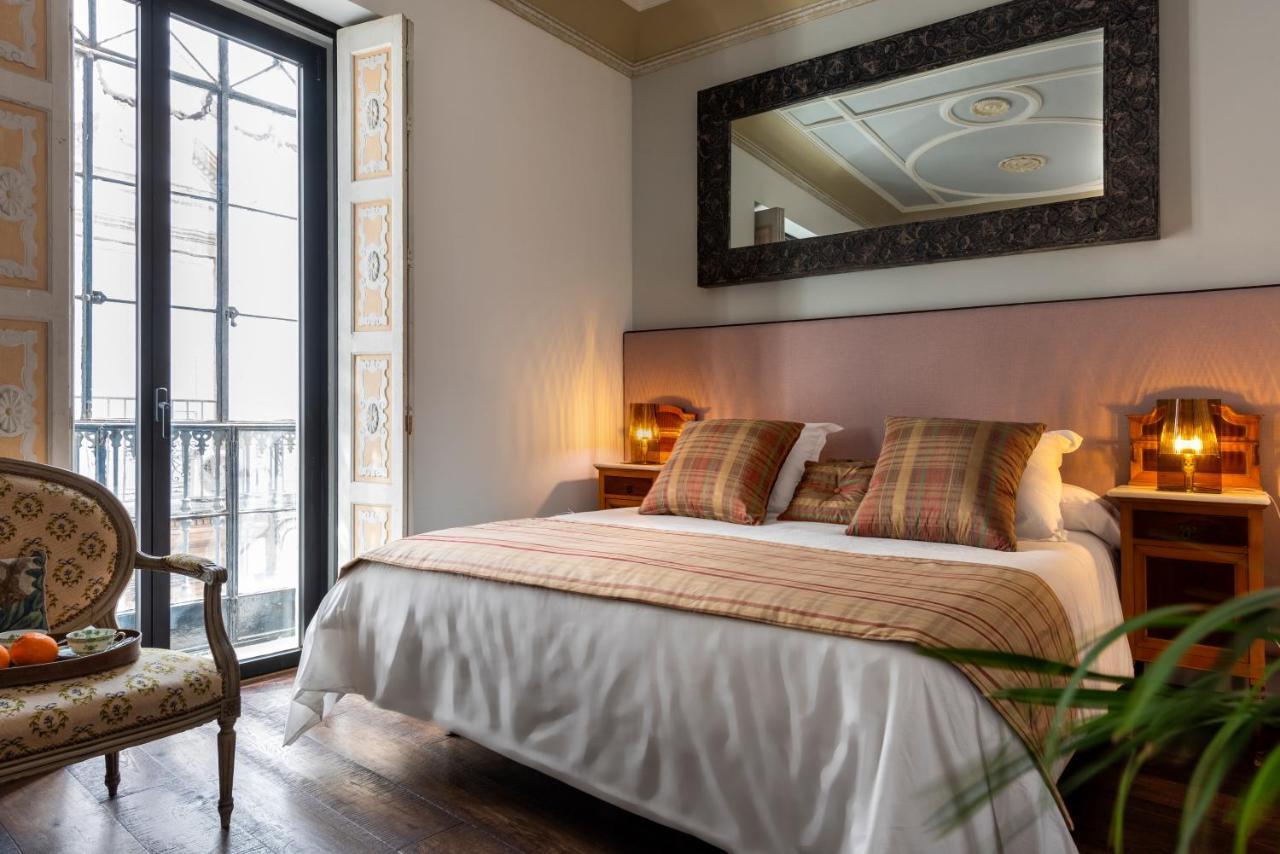Pajaro Rebelde Bed & Breakfast Seville Ngoại thất bức ảnh