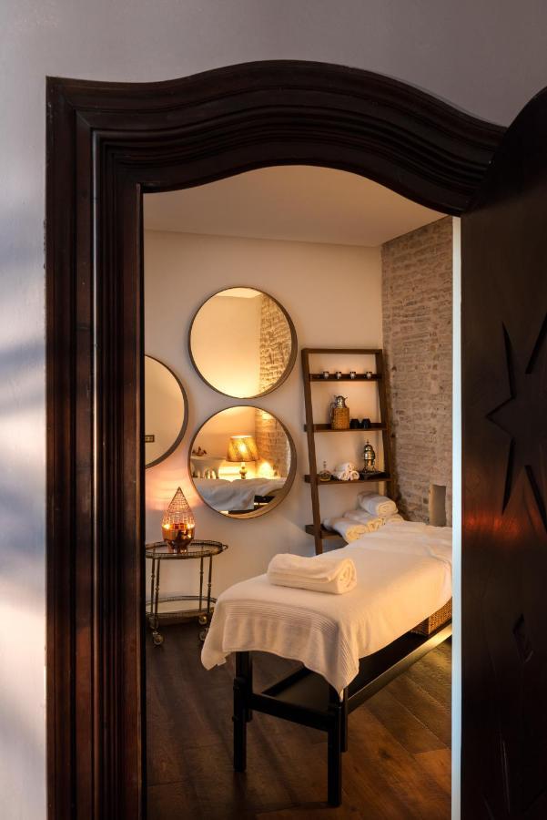 Pajaro Rebelde Bed & Breakfast Seville Ngoại thất bức ảnh
